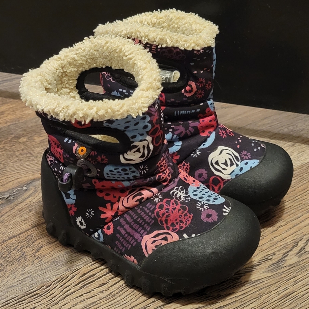 Bogs Insulated Faux Fur Waterproof Boots Toddler Size 7. Black Pink Blue print